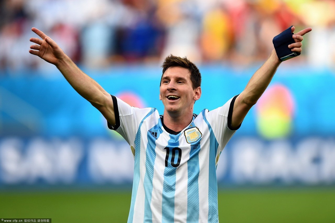 谷爱凌白裙惊艳亮相劳伦斯颁奖礼！大秀3国语言被德约中文弄笑场